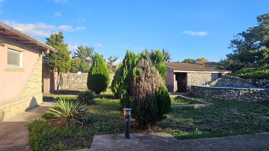 Propietate  km 4/5 .  1000 mp , din care 250 mp construcții - 3