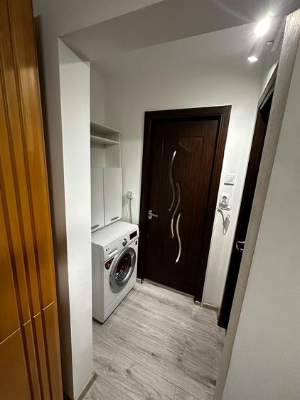 Apartament cu 2 camere semidecomandat în Craiovița Nouă