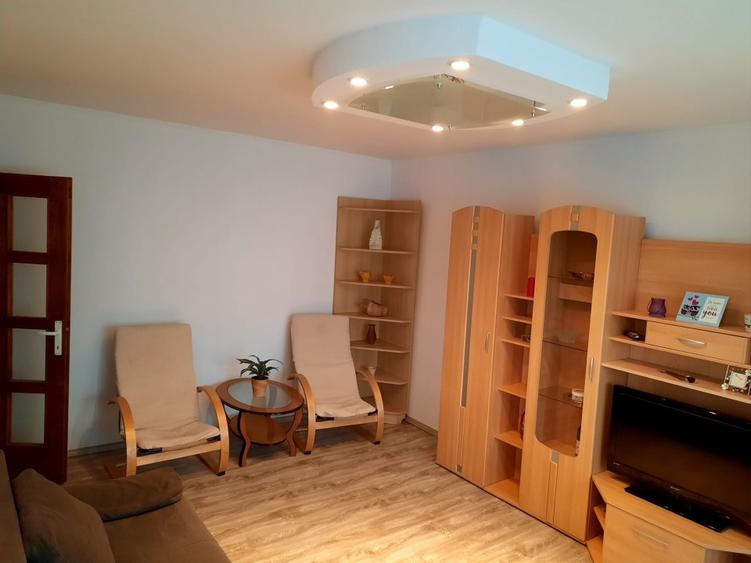 Inchiriez apartament 2 camere decomandat - 1