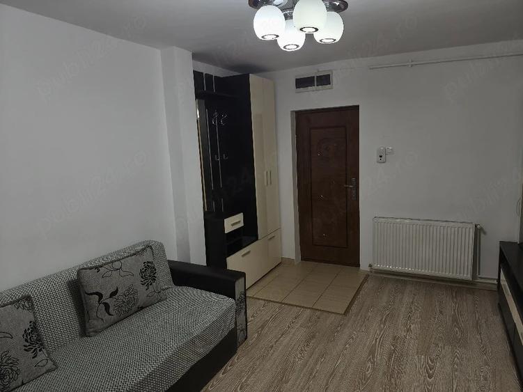 Apartament cu 3 camere decomandat în Cetate
