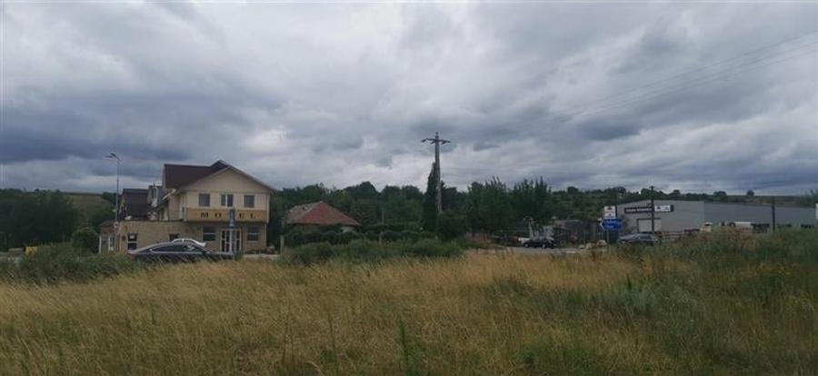 Teren extravilan 10400 mp, cu deschidere de 33 ml, zona Racaciuni - 5