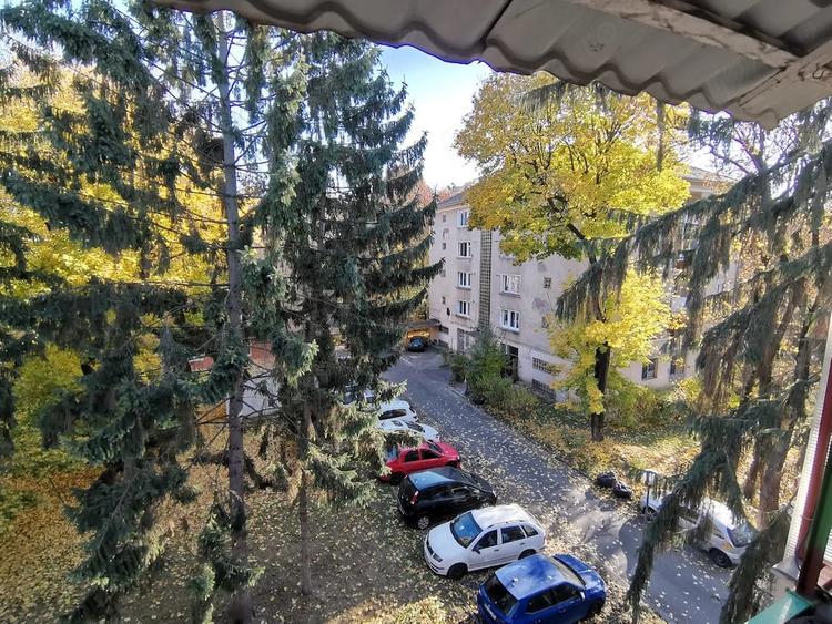 Apartament cu 2 camere semidecomandat în 7 Noiembrie