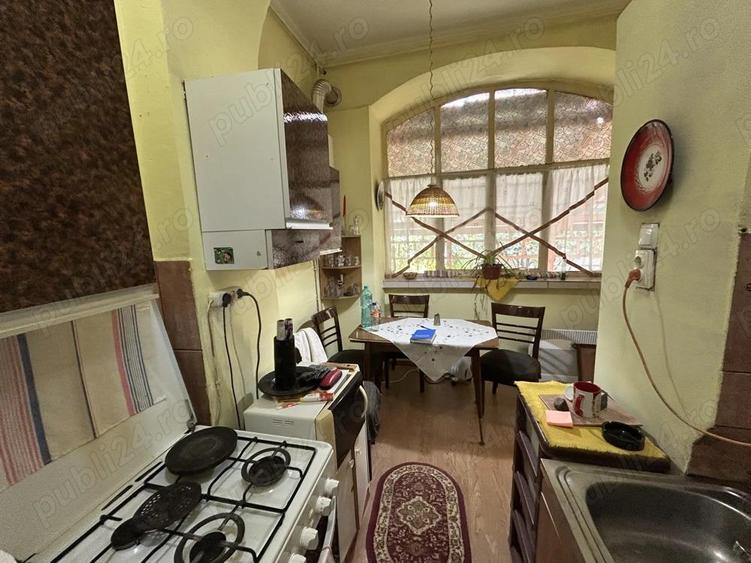 Vand apart.2 camere central,parter inalt, str.Cozia,langa biserica Evrei si scoala gen.,st.114 mp. - 2