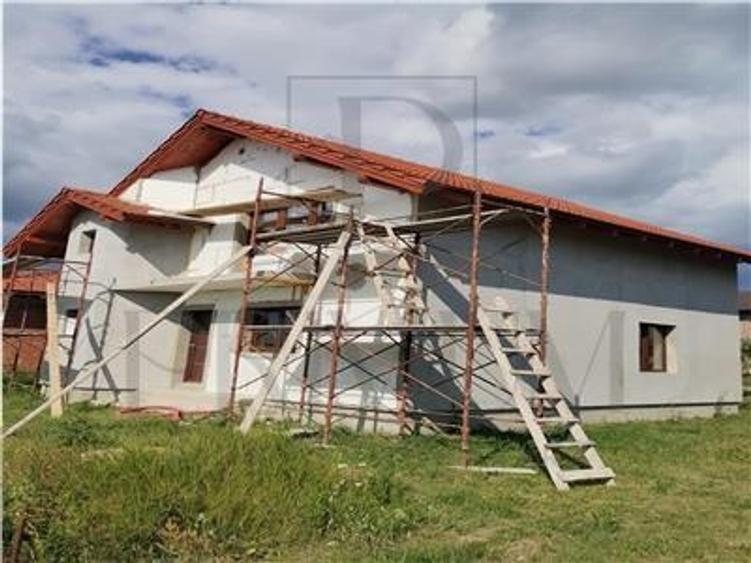 Casa individuala - zona buna - suprafete generoase - 2