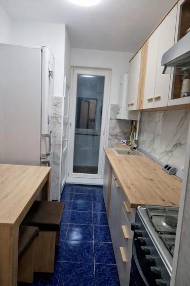 Inchiriez apartament 3 camere - 3