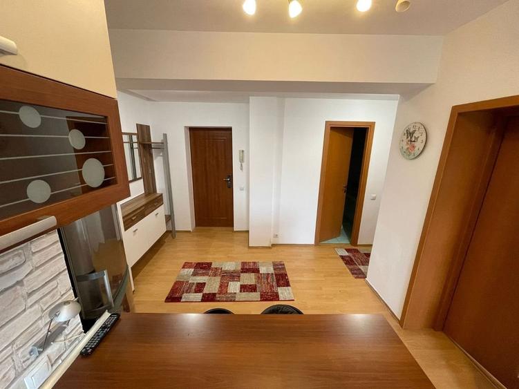 De închiriat: apartament 2 camere - Ten Blocks - Păcii - metrou - 9