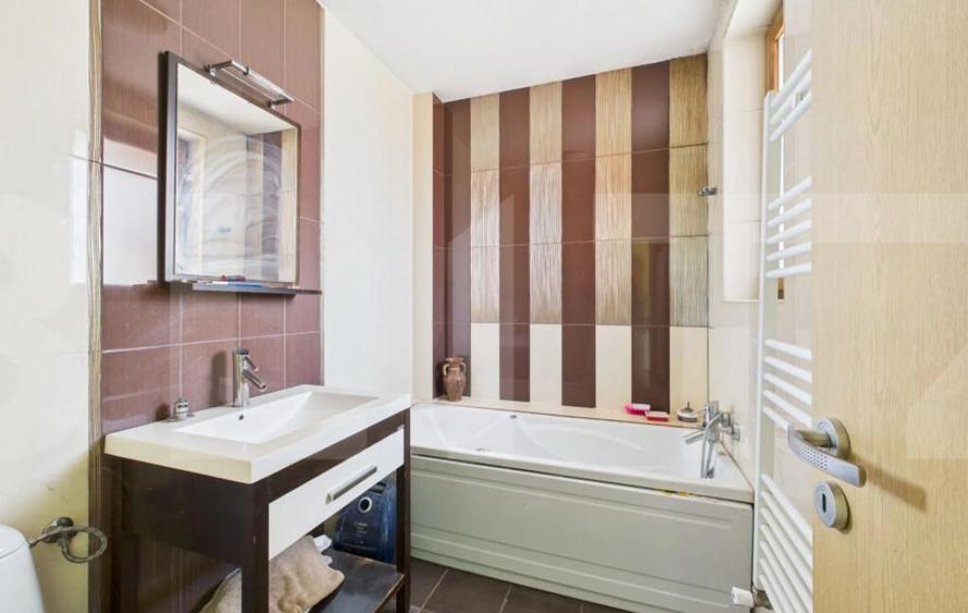 Casa compusa din doua apartamente, de vanzare, cu 8 camere, - 9