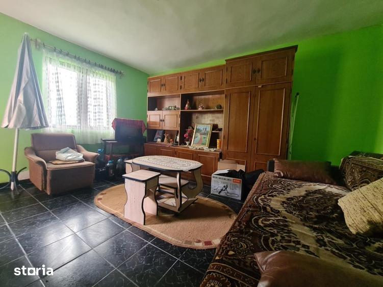 Casă cu 3 camere cu Teren 2586 Mp în Central