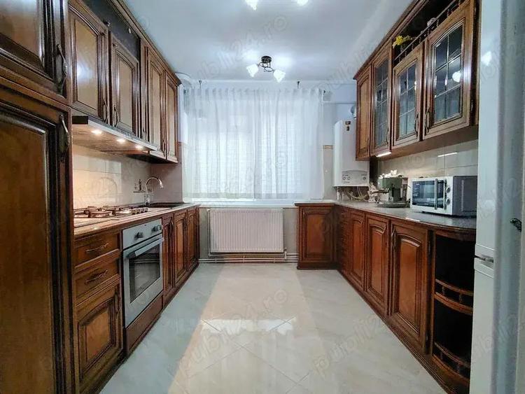 Apartament 3 camere lux ,etaj: 2din4, decomandat,central - 8