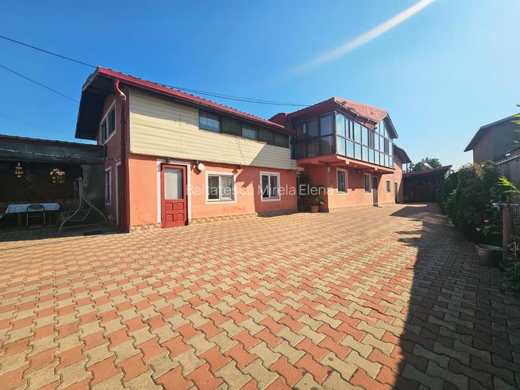 Casă spațioasă cu 9 camere în Strejnicu – pentru locuință, birouri