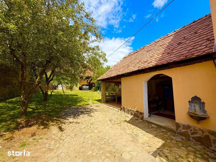 Casă cu 3 camere cu Teren 2974 Mp în Central