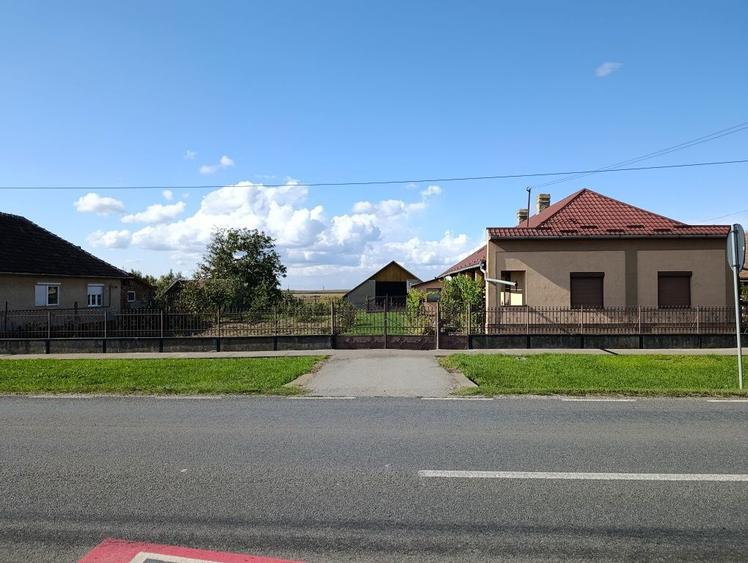 Casa de vanzare in comuna Petresti - 1
