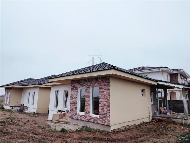 Duplex  superb separat prin dressing - toate utilitatile - 1