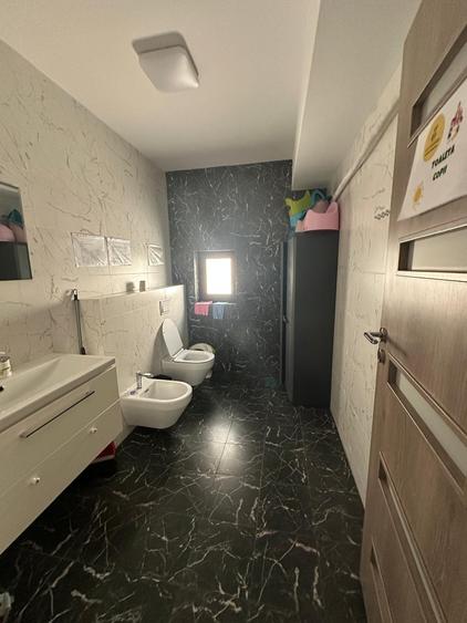 Casa individuala 7 camere cu 3 bai langa metrou - 21