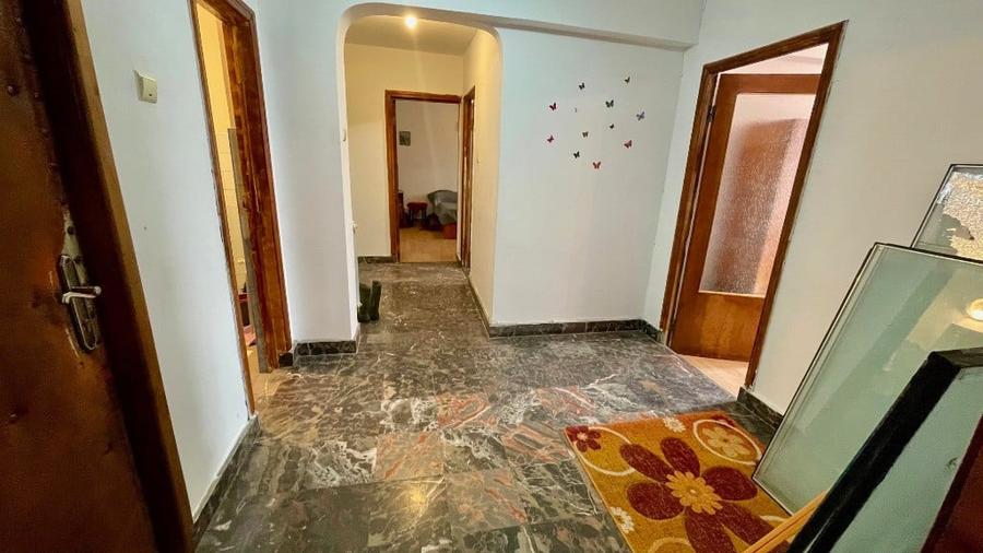 Apartament cu 3 camere decomandat în Spitalului