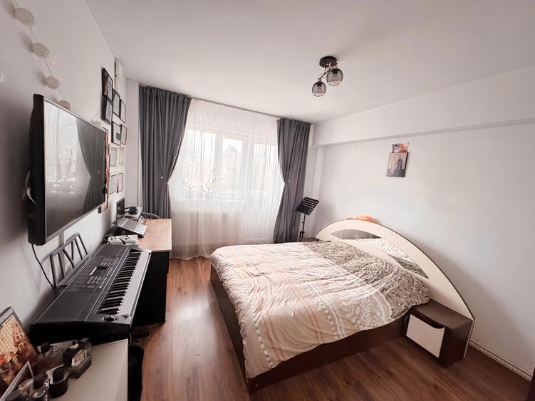 Persoana fizica ,apartament 3 camere foarte luminos si mare ,70mp renovat - 2