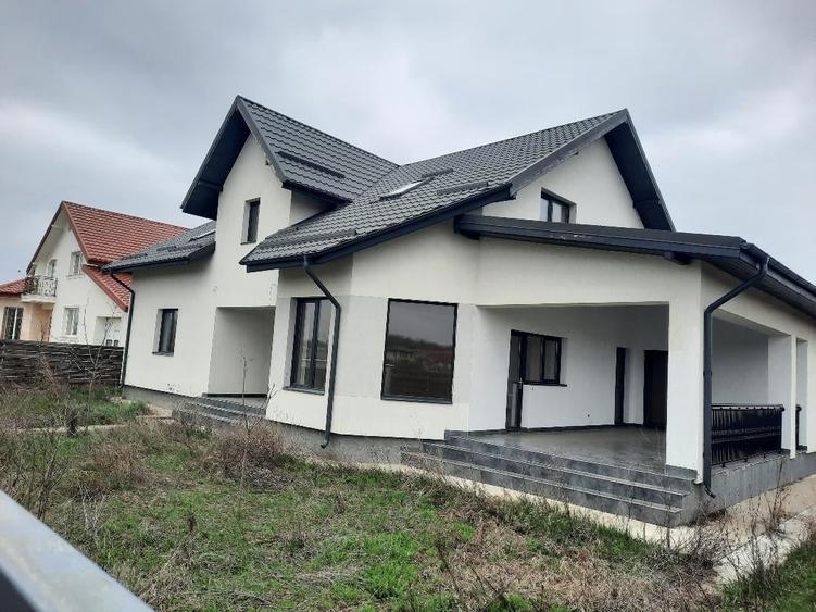 FARA COMISIOANE casa P+M cu 5 camere mari 4 bai 3 dresinguri finisata LA CHEIE - 51