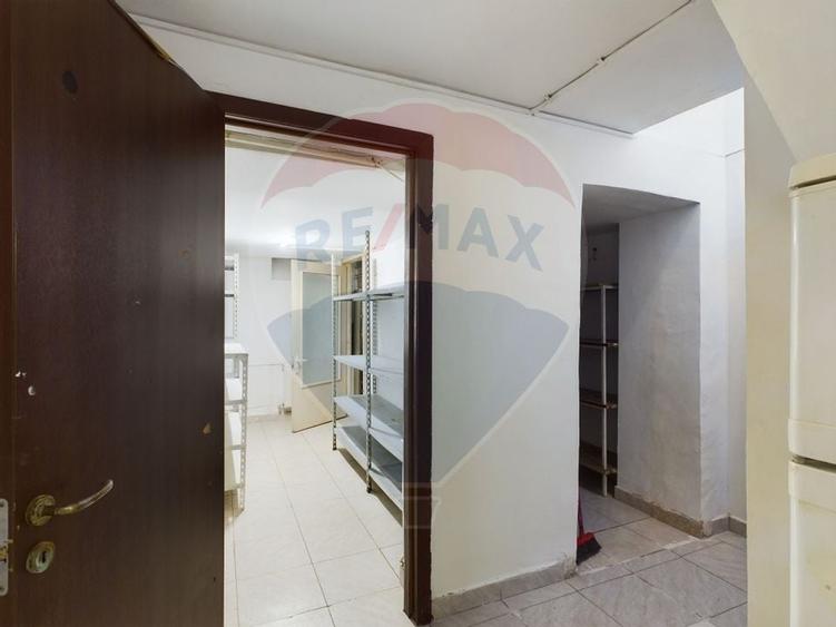 Se vinde spatiu comercial cu 2 saloane 2 bucatarii Ultracentral - 17