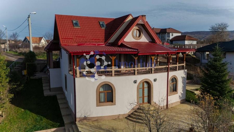 Villa Zona Bucium-Plopii Fara Sot ( pretabila si comercial) POTENTIAL RIDICAT - 1