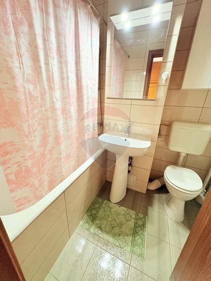 De închiriat apartament 4 camere, recompartimentat în 3, Iancului - 18