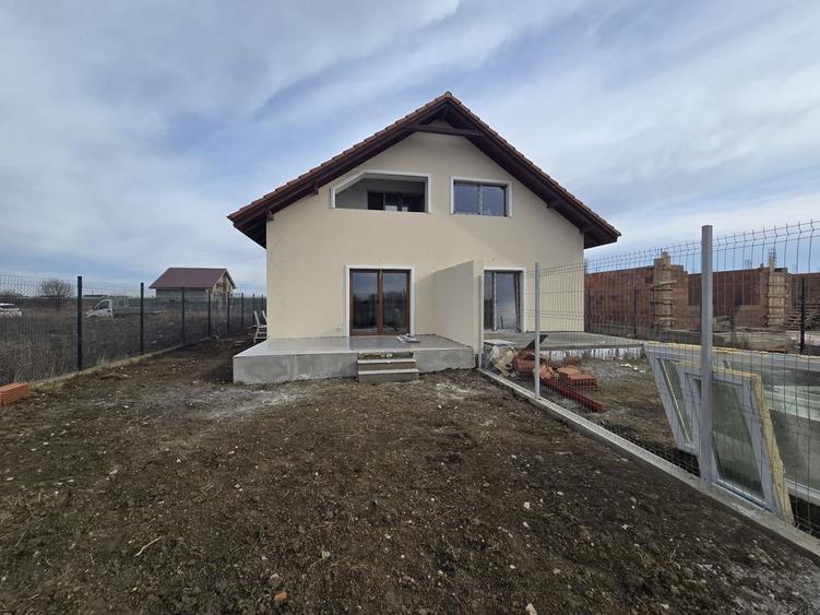 Duplex cu 4 camere cu Canalizare în Moșnița Nouă