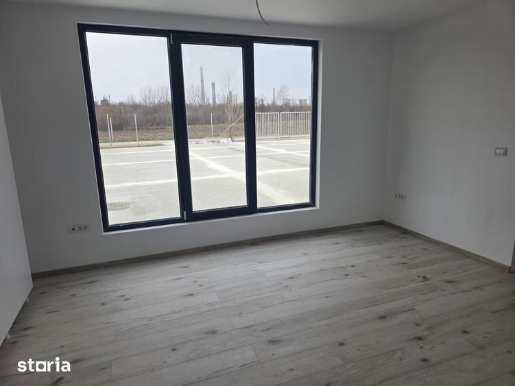 Spațiu comercial, de 600 mp, în Brazi