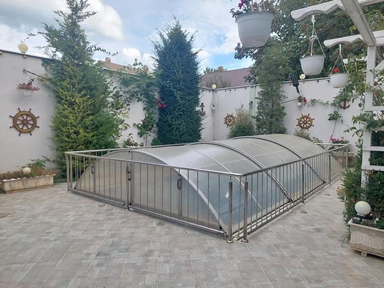 Casă cu 10 camere cu Teren 601 Mp în Central