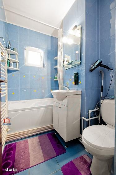 Apartament cu 4 camere decomandat în Micro 16