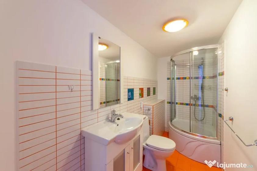 Casă cu 6 camere cu Teren 475 Mp în Găvana