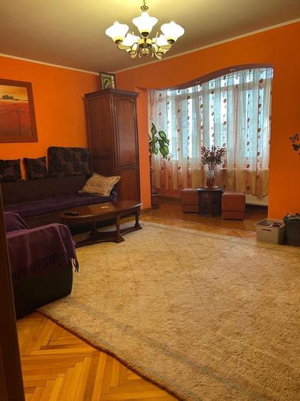 Apartament cu 4 camere decomandat în Titan