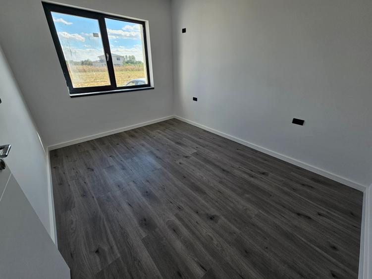 Casă individuală cu 4 camere cu Teren 500 Mp în Țegheș