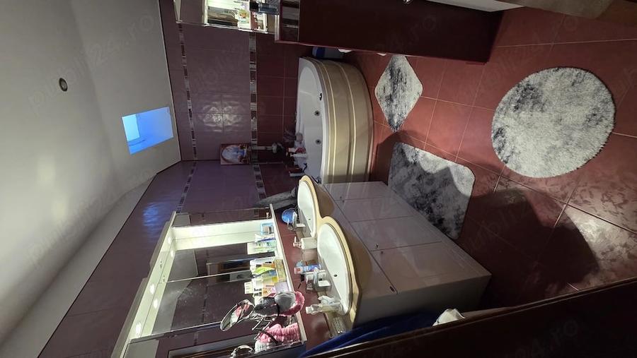 Casă cu 5 camere cu Teren 740 Mp în Mogoșoaia