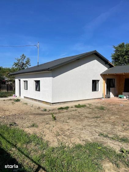 Casă cu 2 camere cu Teren 400 Mp în Mărgineni