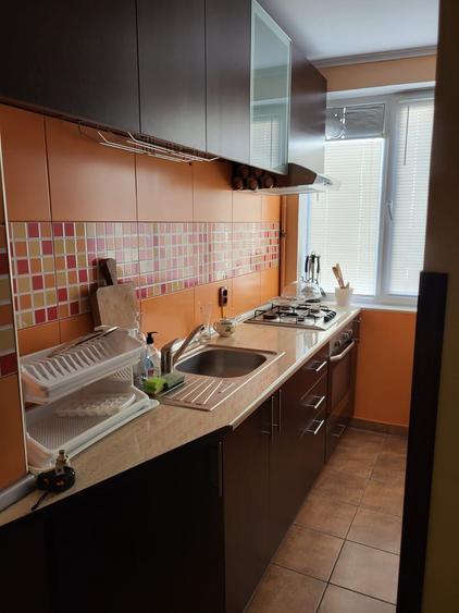 Apartament cu 2 camere semidecomandat, mobilat în Baba Novac