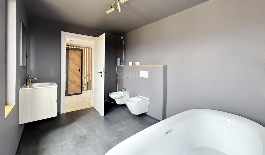 Casă individuală cu 5 camere cu Canalizare în Bran