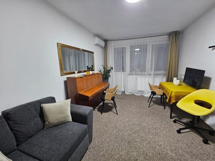 Apartament cu 3 camere decomandat în Piața Centrală
