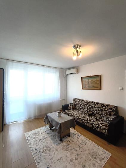 Apartament cu 2 camere semidecomandat în Berceni