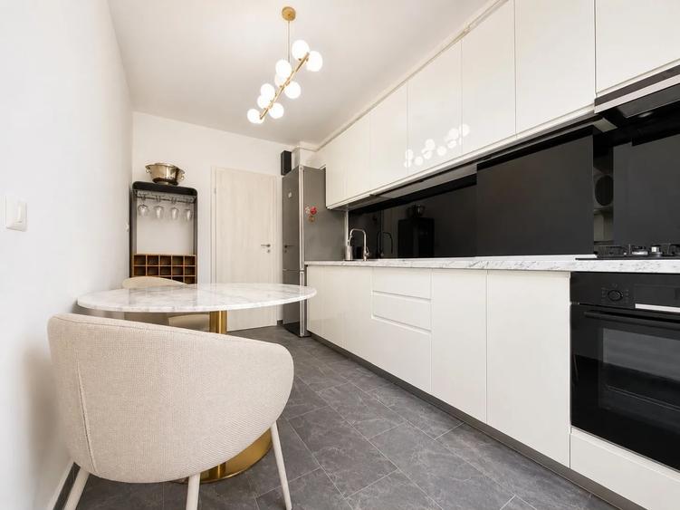 Apartament cu 3 camere decomandat în Berceni