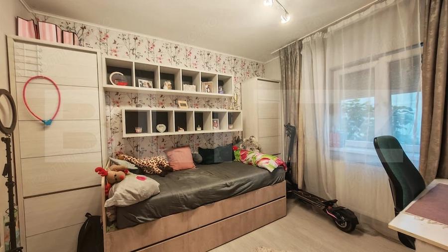 Apartament cu 3 camere semidecomandat în Rogerius