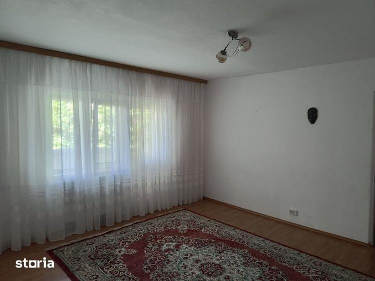 Apartament cu 2 camere semidecomandat în Enachiță Văcărescu