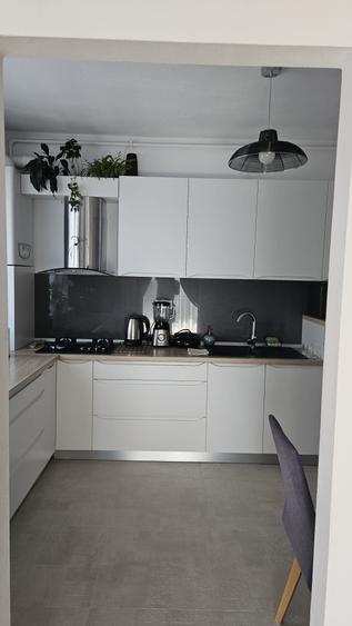 Apartament cu 3 camere decomandat în Lotrioara