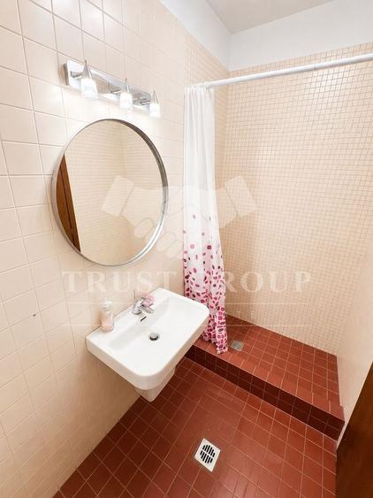 Apartament cu 3 camere decomandat, mobilat în Nordului