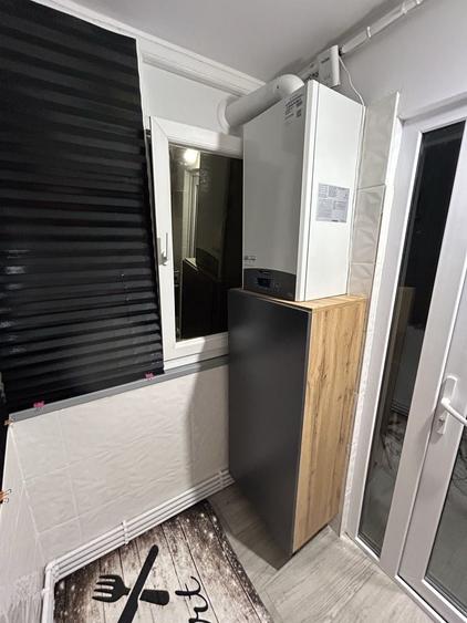 Apartament cu 3 camere decomandat în Exterior Vest