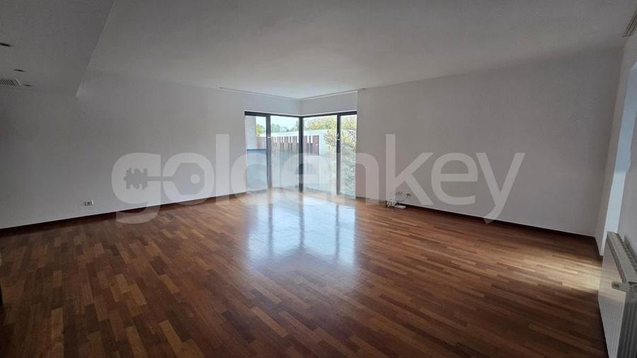 Apartament cu 4 camere decomandat în Herăstrău