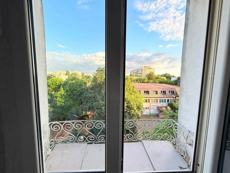 Apartament cu 3 camere decomandat în Drumul Taberei