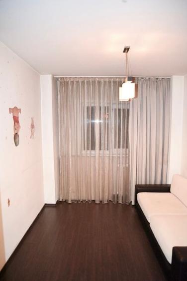 Apartament cu 3 camere semidecomandat, mobilat în Dristor