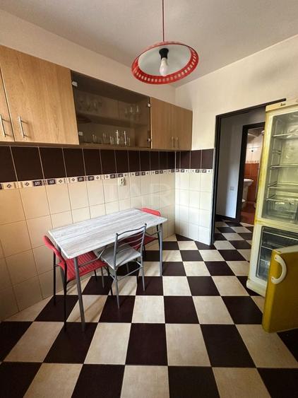 Apartament cu 2 camere semidecomandat, mobilat în Central