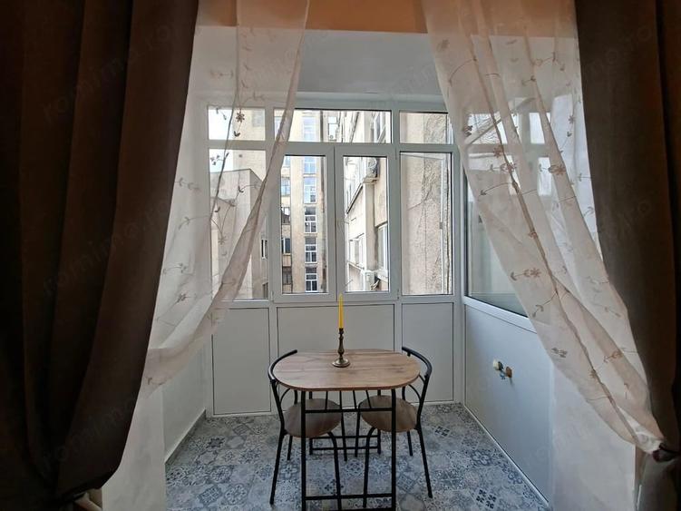 Apartament cu 5 camere semidecomandat în Romană