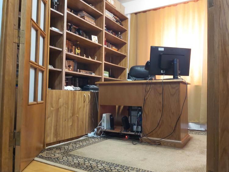 Apartament cu 4 camere decomandat în Exterior Vest