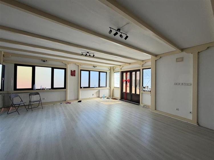 Casă cu 5 camere cu Teren 25 Mp în Păcurari